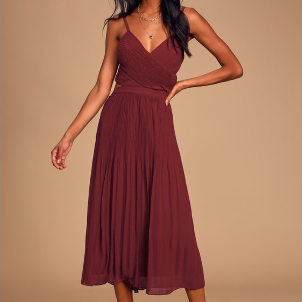 Ali & Jay | For the Gram Burgundy Pleated Cutout MIDI Dress | size S